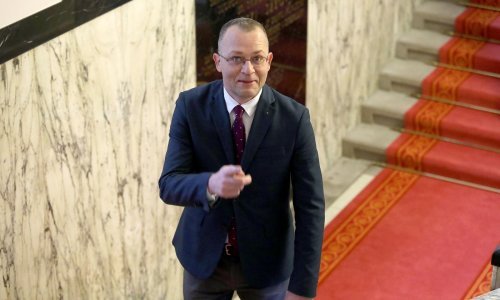 Hasanbegović na Frljićevoj predstavi: Zanimalo me kako na sceni izgleda moj lik sa svinjskom glavom