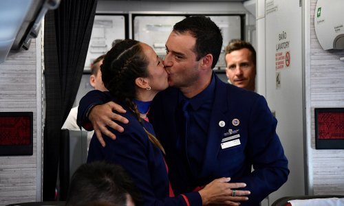 [VIDEO] Pogledajte kako je Papa vjenčao stjuardesu i stjuarda tijekom leta u Čileu