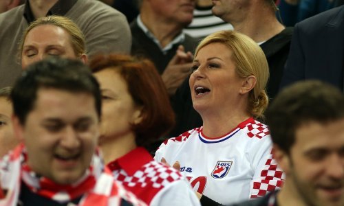 Stigla na tribine: Pogledajte kako je predsjednica Kolinda bodrila hrvatske rukometaše