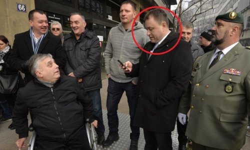 Deur: Ja ministar? Nemojte mi takav križ davati