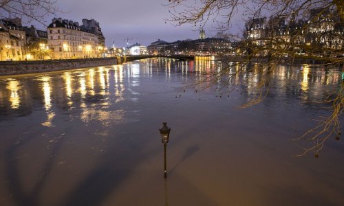 Pogledajte kako nabujala Seine prijeti Parizu
