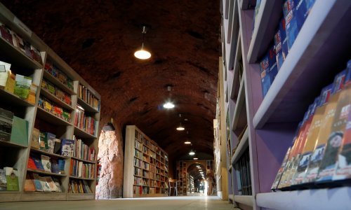 Radnici gradske čistoće u Ankari otvorili knjižnicu sastavljenu od knjiga iz otpada