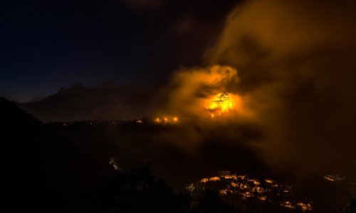 Gorio benediktinski samostan iz 'Imena ruže' baš kao i u romanu