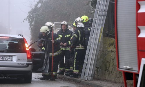 Zapalila se kuća u Zagrebu, vatrogasci u akciji