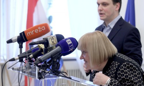 Anku Mrak Taritaš nadvisili mikrofoni, evo kako se snašla