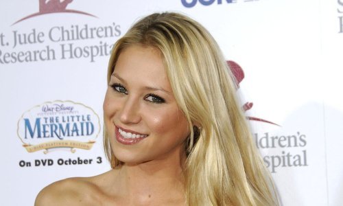 Jednom objavom Ana Kurnjikova ušutkala zle jezike: Blizance nije rodila surogat majka