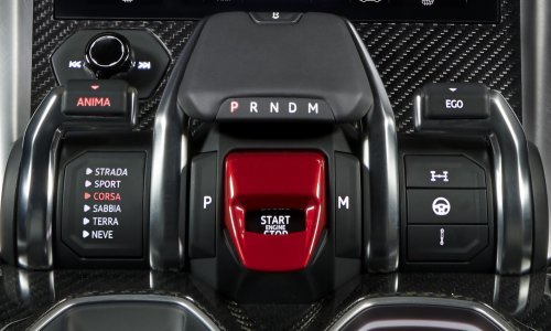 Lamborghinijev SUV Urus ima možda najbolji dizajn mjenjača koji smo vidjeli