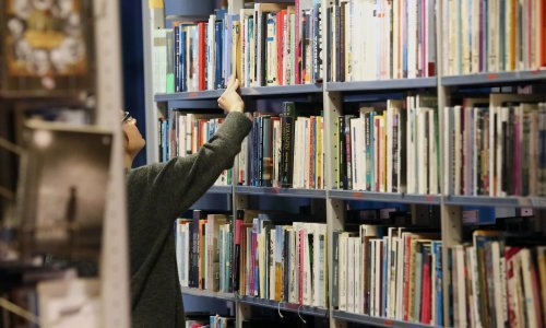 Provjerili smo koje su knjige najposuđivanije u knjižnicama od Zagreba do Dubrovnika