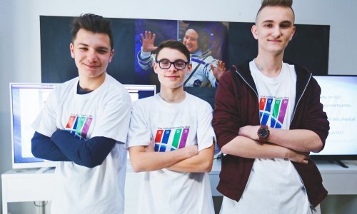 Zagrebački srednjoškolci na telefonu s astronautom u svemiru