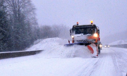 Zbog zimskih uvjeta kamioni maknuti s dijela Dalmatine i nekih državnih cesta