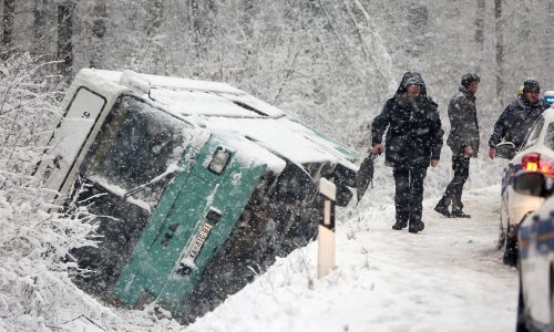 HAK upozorava: Zimski uvjeti na sjeveru, udari bure na jugu zemlje