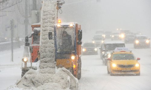 Rekordna snježna oluja u Moskvi, najmanje jedna osoba poginula