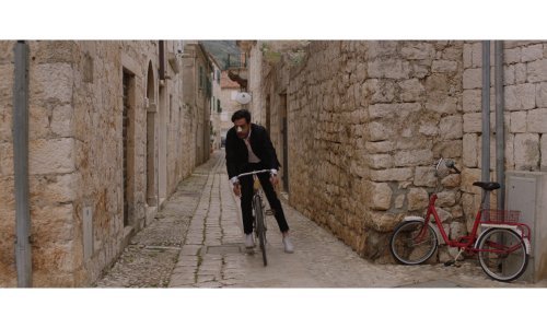 HRT večeras prikazuje 'Comic Sans'. Zrinka Pavlić je 2018. pisala kako joj je taj film, citiramo, najzabavniji domaći u zadnjih ohohoho godina