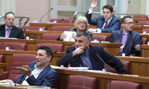 Oporba HDZ-u: Štitite Šeksa pod kodnim imenom 'kolega', u arhivima ste ostavili samo 'kokošare i pijandure'