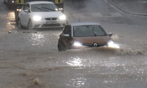 Poplavljena Makarska: Ovako je svaki put kad padne malo više kiše, pa i danas
