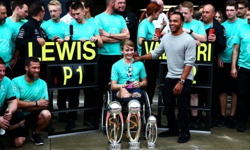 Dječak kojem su amputirane obje noge se ne predaje: Korak bliže Formuli 1!