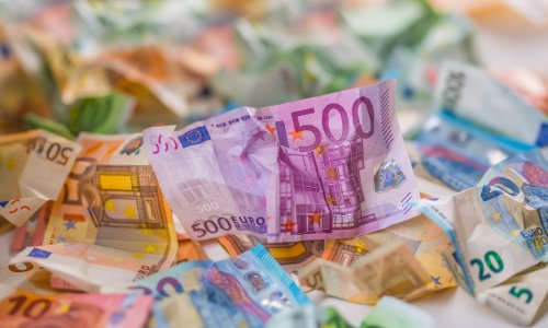 Nakon znatnih oscilacija, euro ojačao prvi put nakon šest tjedana