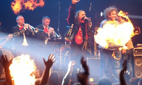 AntiValentinovo zapalilo Dom sportova uz slogan 'Ništa ljubav, karentinovo svuda'