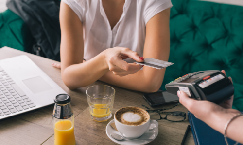 Konačno smo doznali kako će izgledati famozna Cro kartica i koliko će na njoj moći biti novca