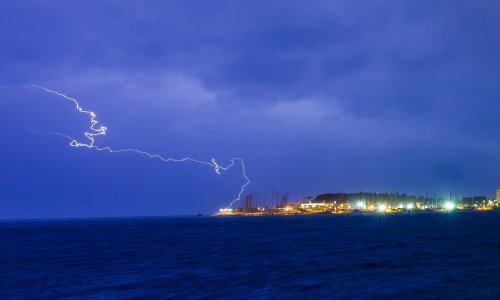 Munje parale nebo nad Splitom; pogledajte fascinantne fotografije