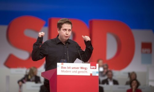 Talent koji obećava ili kamikaza: Tko je mladac u čijim je rukama sudbina kancelarke Merkel?