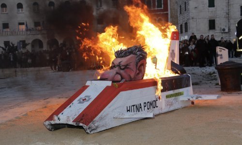 Makarani zapalili Hitnu pomoć koju vozi ministar Kujundžić