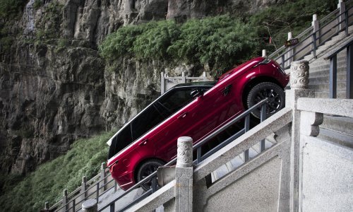 Range Rover Sport se uspeo uz 999 stepenica do Nebeskih vrata