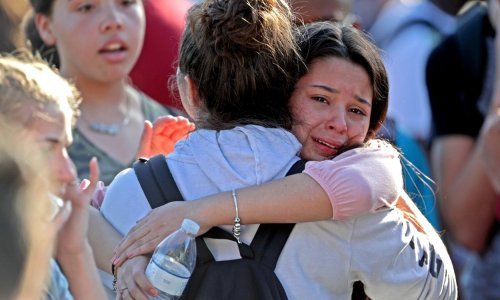 Masakr na Floridi: Bivši učenik pucao po školi i ubio sedamnaest ljudi