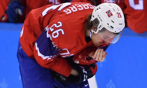Najružnija scena hokejaškog okršaja u Pjongčangu; u sudaru Skandinavaca potekla krv...