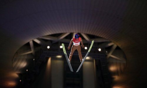 Dramatičan rasplet na velikoj skakaonici; skočio šest metara manje i osvojio zlato