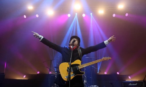 Plavi orkestar napravio spektakl u zagrebačkom Domu sportova, na bisu zapjevala i Severina