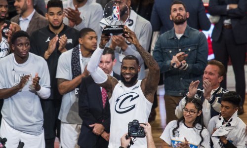 Povijesna utakmica; LeBronova momčad nakon drame bolja od Stephenove