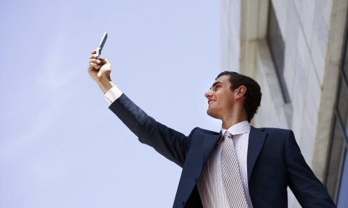 Dižete li i vi mobitel u potrazi za boljim signalom? Nemojte