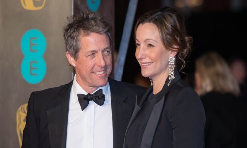 Čeka peto dijete: Hugh Grant prošetao s trudnom djevojkom crvenim tepihom