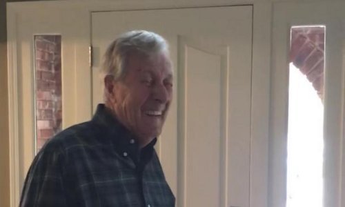 Što mislite - zeza li ovaj djed ukućane ili je stvarno izgubio telefon?