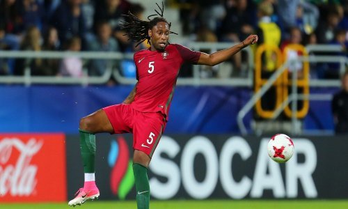 Ovo je strašno; on treba biti u najstrožem zatvoru, a ne u velikom klubu