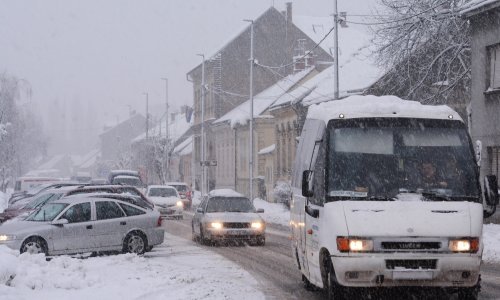 Snijeg uzrokovao kaos u prometu: Nesreće, zatvorene ceste, policija i vojska na terenu