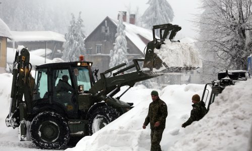 Bandić u Delnice zatrpane snijegom poslao - frezu