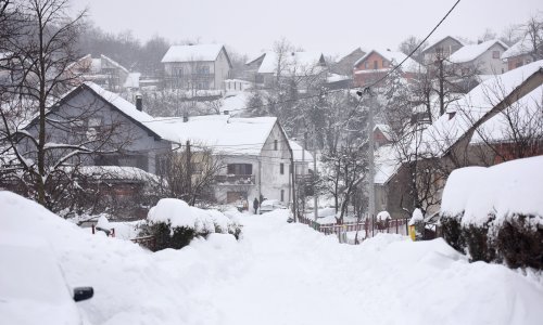Snježna oluja slabi, poslijepodne sunčano, a sutra počinje malo ledeno doba