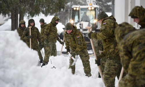 Vojska nastavlja akciju u snijegom zametenim dijelovima zemlje