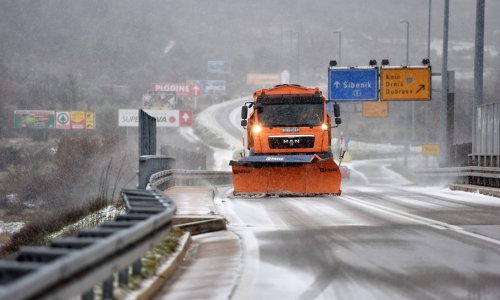 Snijeg stigao u Dalmaciju, pada u Šibeniku i Splitu
