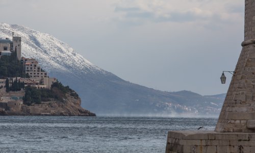 Snijeg pada čak i kod Dubrovnika i na otocima, zimska oprema obavezna u Konavlima