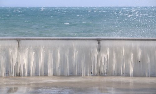 Sibirska hladnoća vlada Europom, pogledajte kako je led okovao Ženevsko jezero