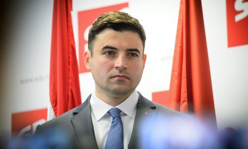 Bernardić: Vlada se bavi ustaškim pozdravom dok gubimo mlade ljude