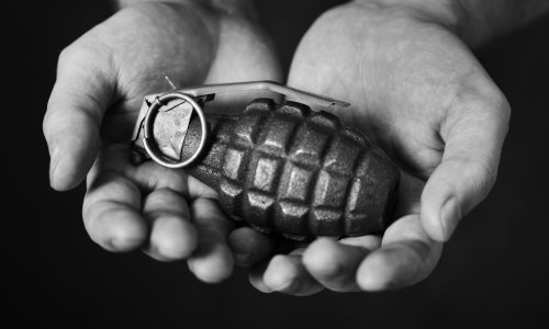 Dijete postavilo ručnu bombu u školi, odgovarat će ilegalni vlasnik