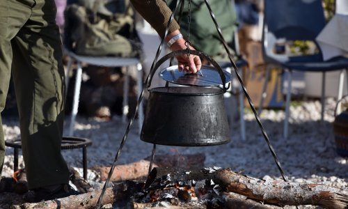Bizarna krađa u Osijeku: Ukraden kotlić u kojem se dinstao luk za fiš