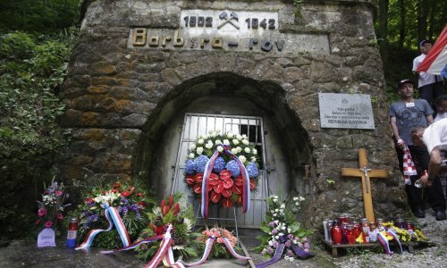 Huda jama postaje memorijalni centar