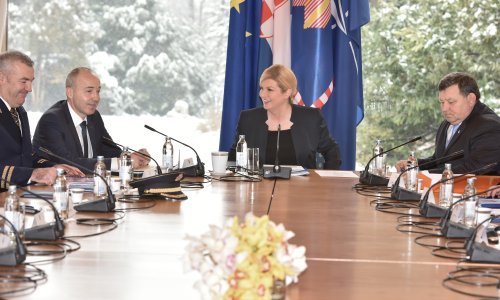 Predsjednica na sjednici Vijeća za nacionalnu sigurnost pohvalila Krstičevića