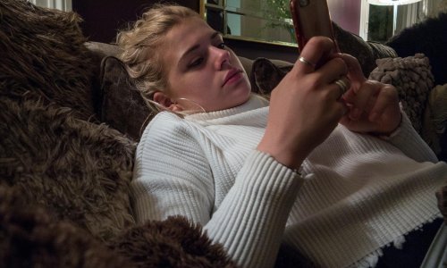 Ups! Facebook pitao je li OK tražiti golišave slike maloljetnica