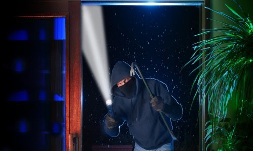 Tisuće ljudi traži oslobađanje liječnika koji je u samoobrani ubio provalnika